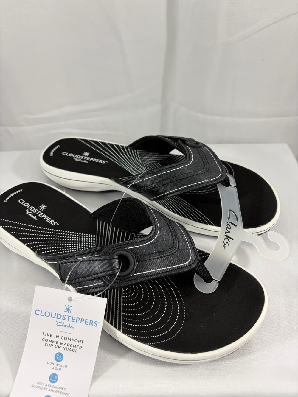 NWT Clarks Cloudsteppers Women’s Size 9 Black Flip Flop Sandals